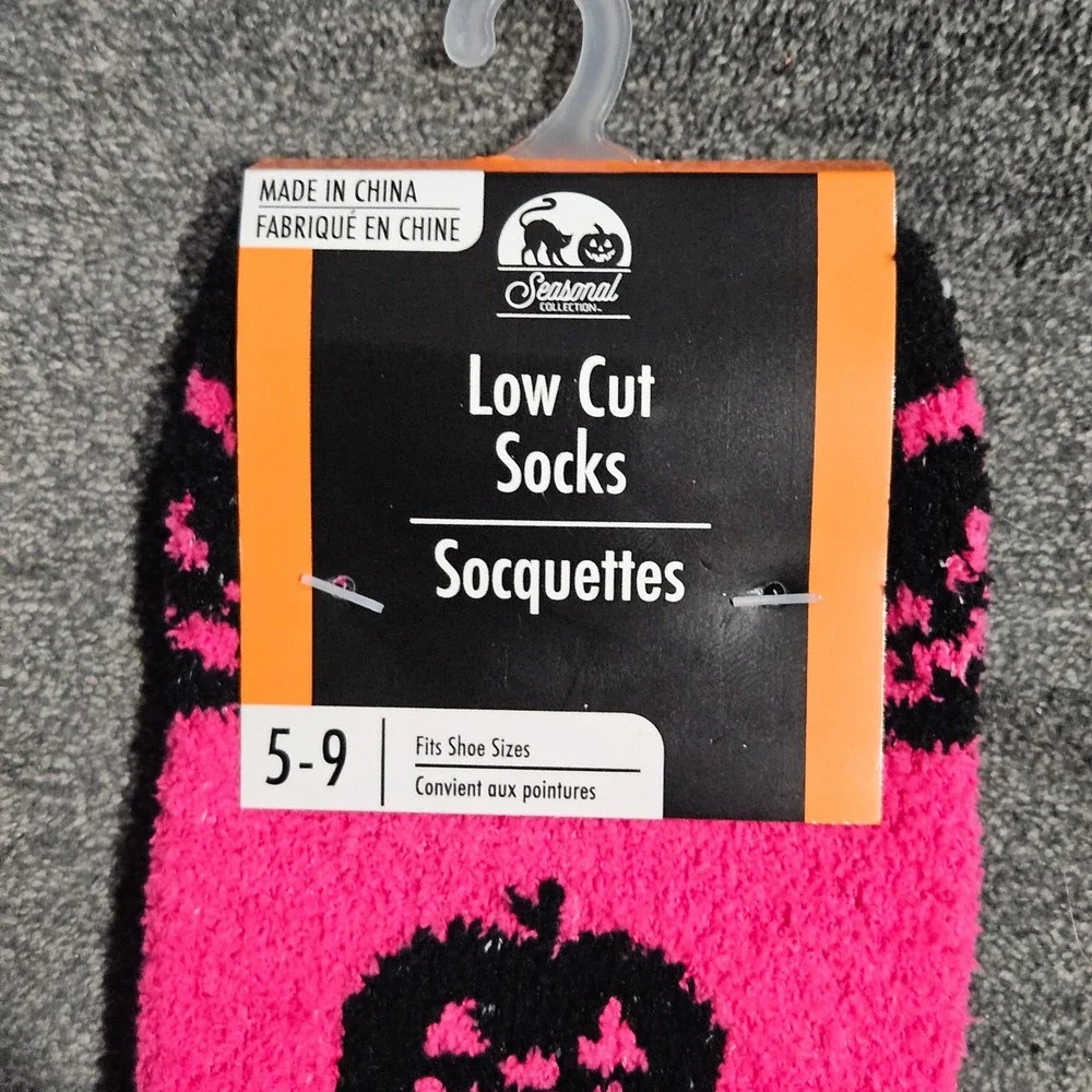 Seasonal Collection Pink Black Pumpkin Fuzzy Low Cut Socks Halloween Size 5-9